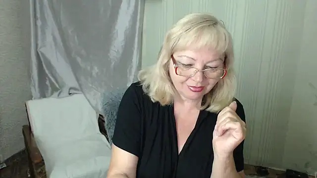 Snapshot of LavandaMay chatting on June 14, 2026, 7:59 pm LavandaMay online show from June 14, 2026, 7:59 pm