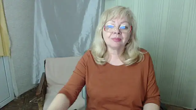 Snapshot of LavandaMay chatting on May 12, 2026, 7:20 pm LavandaMay online show from May 12, 2026, 7:20 pm