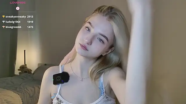 Snapshot of _Magic_smile chatting on April 11, 2026, 2:10 pm Magic smile online show from April 11, 2026, 2:10 pm