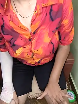 Tamilmoon006 online show from April 18, 2026, 8:09 pm