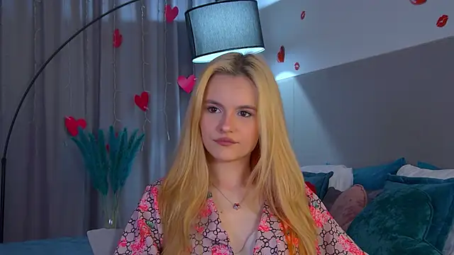 Snapshot of LeaLamour chatting on April 10, 2026, 6:53 am LeaLamour online show from April 10, 2026, 6:53 am