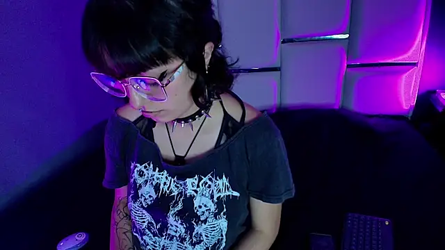 BadEmyXO online show from May 20, 2026, 3:36 am