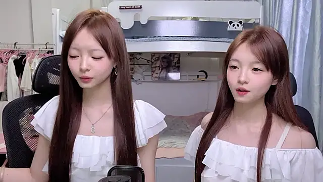 xiaoqiao-daqiao online show from May 7, 2026, 1:58 pm