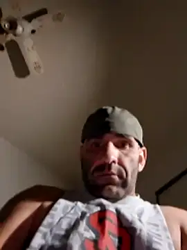 Snapshot of fitguy4u chatting on June 1, 2026, 4:13 am fitguy4u online show from June 1, 2026, 4:13 am