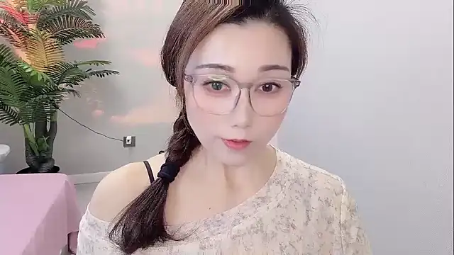Snapshot of Yunxi- chatting on May 3, 2026, 3:33 am Yunxi- online show from May 3, 2026, 3:33 am