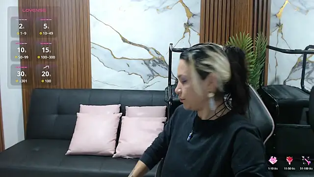 Snapshot of alonddra_tay chatting on May 26, 2026, 12:03 pm alonddra tay online show from May 26, 2026, 12:03 pm