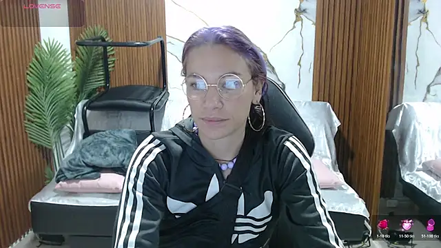Snapshot of alonddra_tay chatting on July 10, 2026, 11:43 am alonddra tay online show from July 10, 2026, 11:43 am