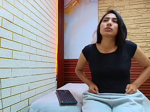 mellaniemonroe303av online show from April 10, 2026, 9:44 pm