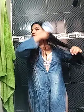 Snapshot of catalella_segura chatting on April 15, 2026, 3:38 pm catalella segura online show from April 15, 2026, 3:38 pm