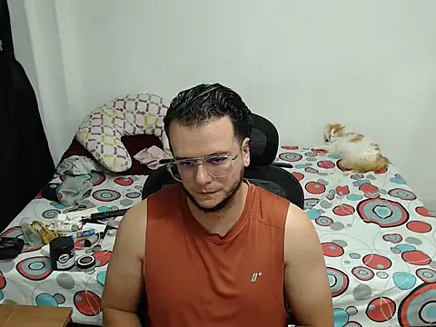 Snapshot of Masterboy00 chatting on April 15, 2026, 7:58 pm Masterboy00 online show from April 15, 2026, 7:58 pm