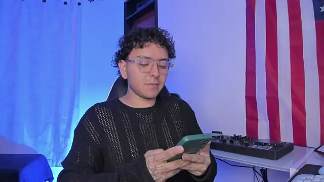 Snapshot of alexmontesco chatting on April 29, 2026, 11:22 pm alexmontesco online show from April 29, 2026, 11:22 pm