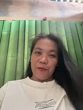 holdmetight21 online show from April 16, 2026, 4:24 am