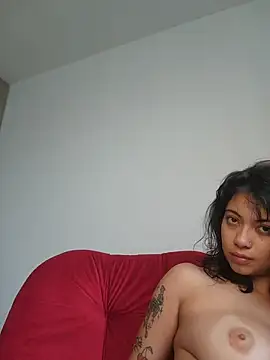 Snapshot of NefertitiXO chatting on May 3, 2026, 10:24 pm NefertitiXO online show from May 3, 2026, 10:24 pm