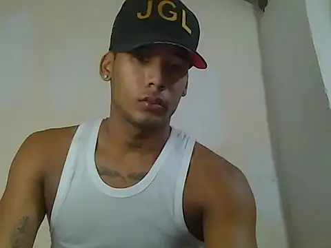 sexy-athletic-guy online show from April 11, 2026, 1:24 am