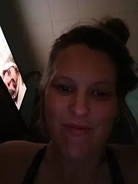 Snapshot of BOUNCYdddBRE chatting on April 13, 2026, 8:29 am BOUNCYdddBRE online show from April 13, 2026, 8:29 am