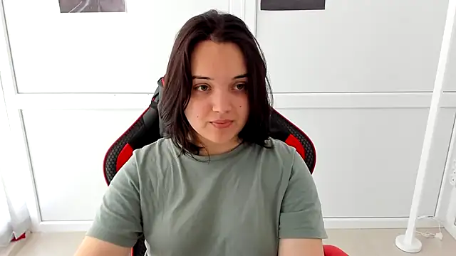 Snapshot of Caroline_cutte chatting on May 19, 2026, 6:53 am Caroline cutte online show from May 19, 2026, 6:53 am