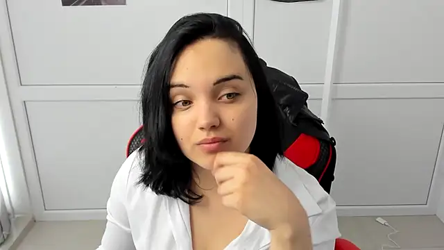 Snapshot of Caroline_cutte chatting on May 26, 2026, 7:28 am Caroline cutte online show from May 26, 2026, 7:28 am