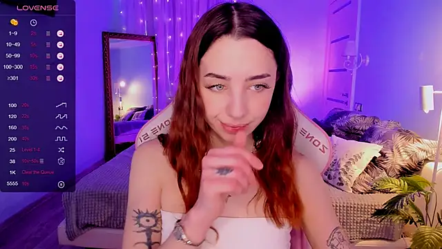 Snapshot of CharliGrace_ chatting on April 24, 2026, 8:27 am CharliGrace online show from April 24, 2026, 8:27 am