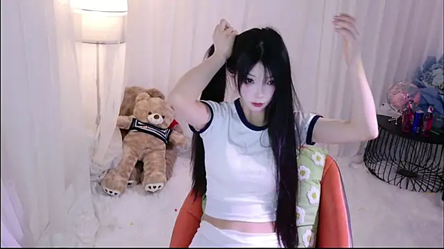 Snapshot of Zoe-001 chatting on June 12, 2026, 2:15 pm Zoe-001 online show from June 12, 2026, 2:15 pm