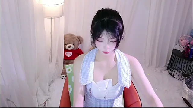 Snapshot of Zoe-001 chatting on June 13, 2026, 2:48 pm Zoe-001 online show from June 13, 2026, 2:48 pm