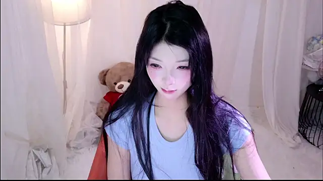 Snapshot of Zoe-001 chatting on June 15, 2026, 2:17 pm Zoe-001 online show from June 15, 2026, 2:17 pm