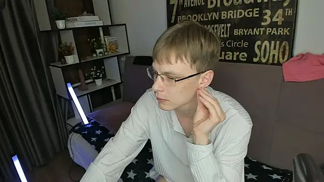 Snapshot of TwinkWhite chatting on May 24, 2026, 9:04 pm TwinkWhite online show from May 24, 2026, 9:04 pm