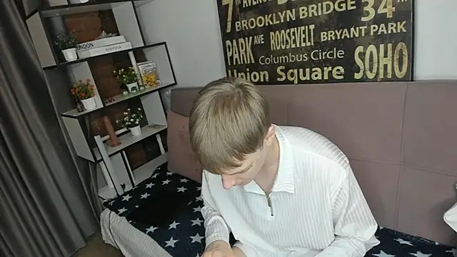 Snapshot of TwinkWhite chatting on May 23, 2026, 7:35 pm TwinkWhite online show from May 23, 2026, 7:35 pm