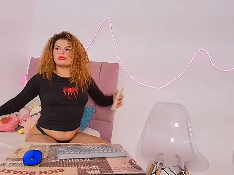 Snapshot of Michellblue chatting on May 7, 2026, 5:01 am Michellblue online show from May 7, 2026, 5:01 am