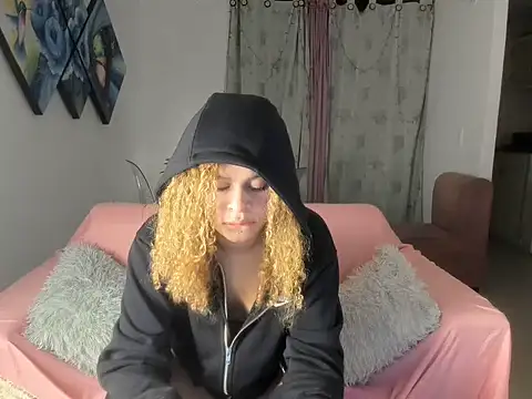 Michellblue online show from July 7, 2026, 6:47 am