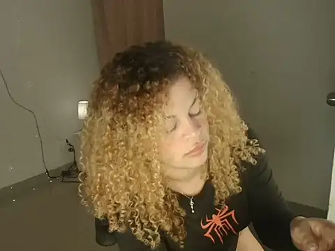 Michellblue online show from June 11, 2026, 3:36 am