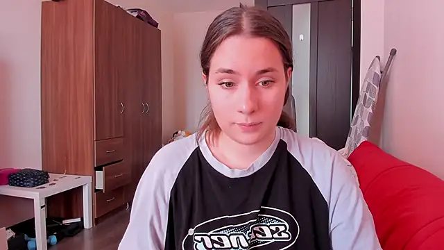 MioMoonlight online show from April 12, 2026, 10:51 am