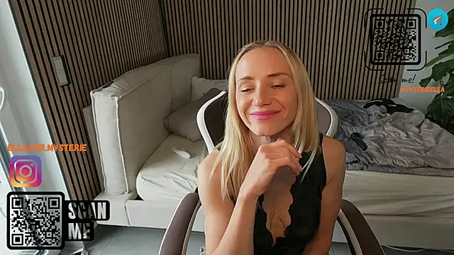 Snapshot of Ella_Mysterie chatting on May 3, 2026, 3:15 pm Ella Mysterie online show from May 3, 2026, 3:15 pm