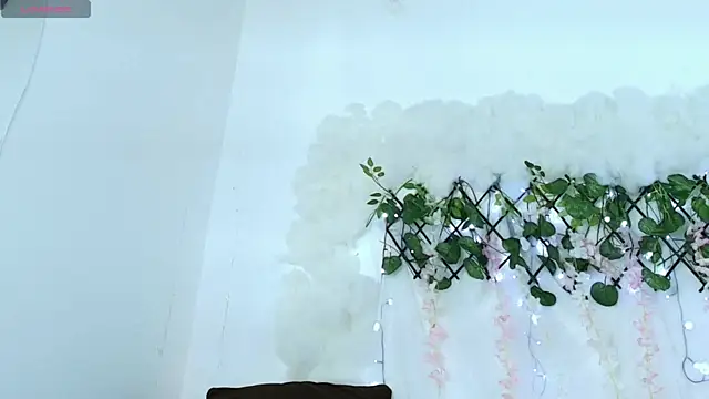 Maye milf co online show from April 15, 2026, 7:58 pm