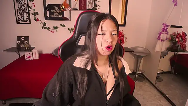 Snapshot of milu1220_ chatting on April 15, 2026, 4:11 pm milu1220 online show from April 15, 2026, 4:11 pm