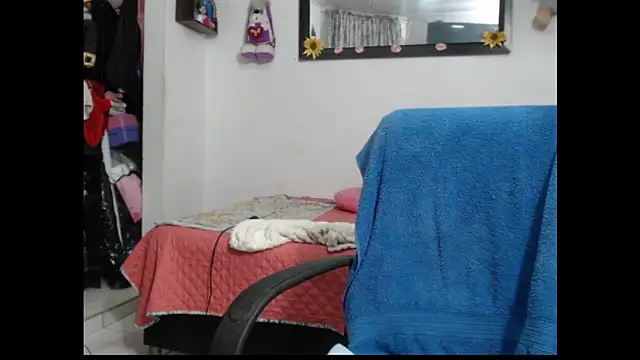 Snapshot of estellahotxxx chatting on May 9, 2026, 2:09 pm estellahotxxx online show from May 9, 2026, 2:09 pm
