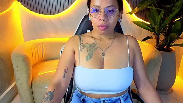 Snapshot of valerytp chatting on April 17, 2026, 7:06 pm valerytp online show from April 17, 2026, 7:06 pm