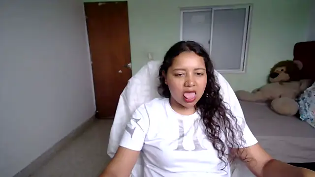 Snapshot of Ninibella chatting on May 11, 2026, 4:04 pm Ninibella online show from May 11, 2026, 4:04 pm