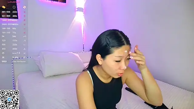 Snapshot of LaylaLaurent chatting on May 15, 2026, 8:12 am LaylaLaurent online show from May 15, 2026, 8:12 am