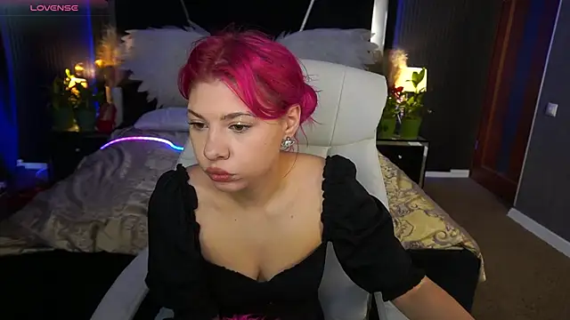Snapshot of PinkyTrix chatting on April 25, 2026, 12:41 pm PinkyTrix online show from April 25, 2026, 12:41 pm
