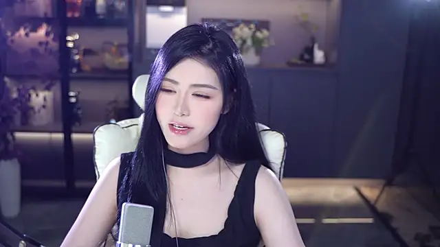Snapshot of Seraphinei chatting on May 10, 2026, 1:25 pm Seraphinei online show from May 10, 2026, 1:25 pm