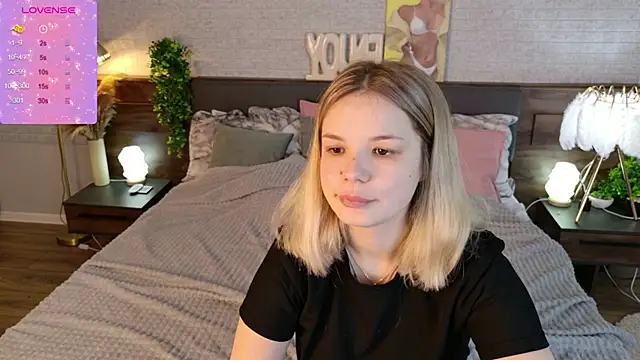 KimEvanss online show from May 15, 2026, 5:27 am