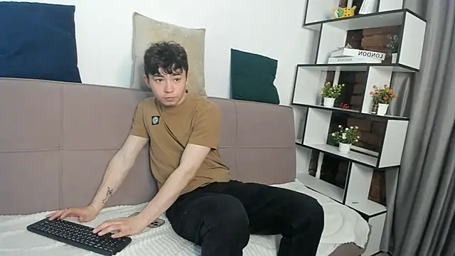 VelarMotion online show from April 16, 2026, 4:46 am