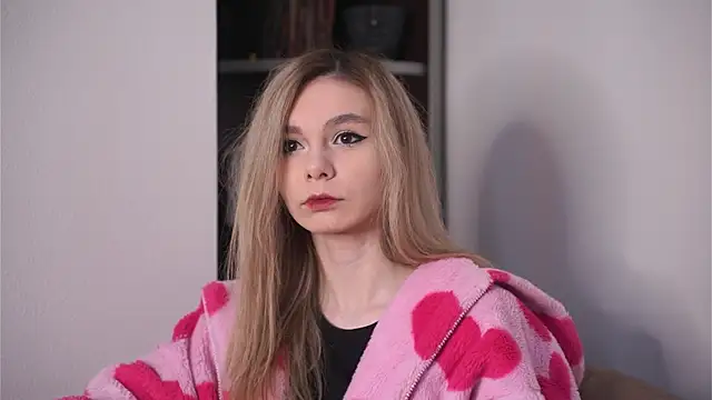 WhitneyBustle online show from April 17, 2026, 6:49 am