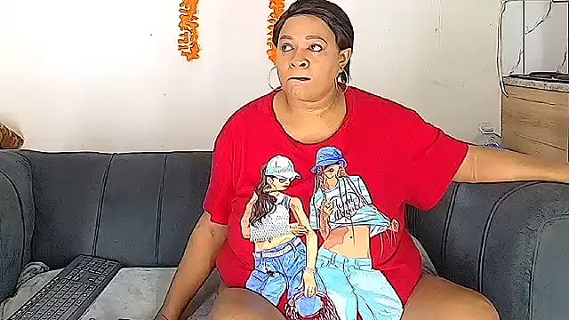 Snapshot of BUSTYQUEEN56_ chatting on April 19, 2026, 5:25 pm BUSTYQUEEN56 online show from April 19, 2026, 5:25 pm