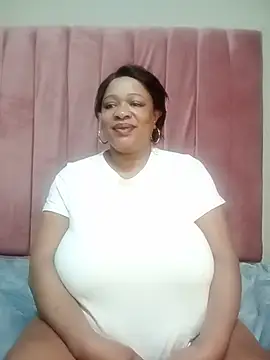 Snapshot of BUSTYQUEEN56_ chatting on June 6, 2026, 8:08 am BUSTYQUEEN56 online show from June 6, 2026, 8:08 am