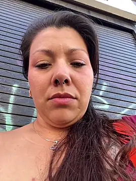 Snapshot of SARA_21- chatting on April 26, 2026, 12:57 pm SARA 21- online show from April 26, 2026, 12:57 pm