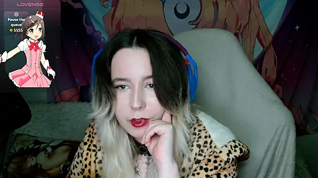 Snapshot of mirabite_ chatting on April 13, 2026, 7:34 am mirabite online show from April 13, 2026, 7:34 am