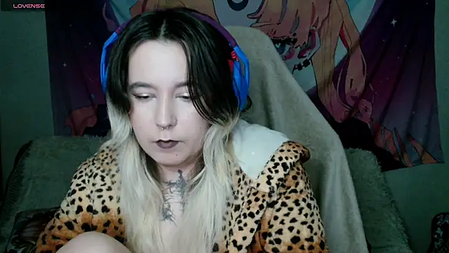 Snapshot of mirabite_ chatting on April 16, 2026, 7:09 am mirabite online show from April 16, 2026, 7:09 am