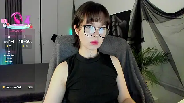 Snapshot of RisoSweet chatting on May 25, 2026, 8:40 pm RisoSweet online show from May 25, 2026, 8:40 pm