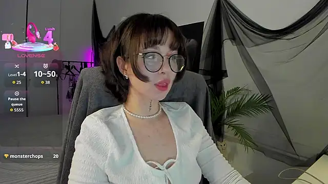 Snapshot of RisoSweet chatting on May 24, 2026, 8:31 pm RisoSweet online show from May 24, 2026, 8:31 pm